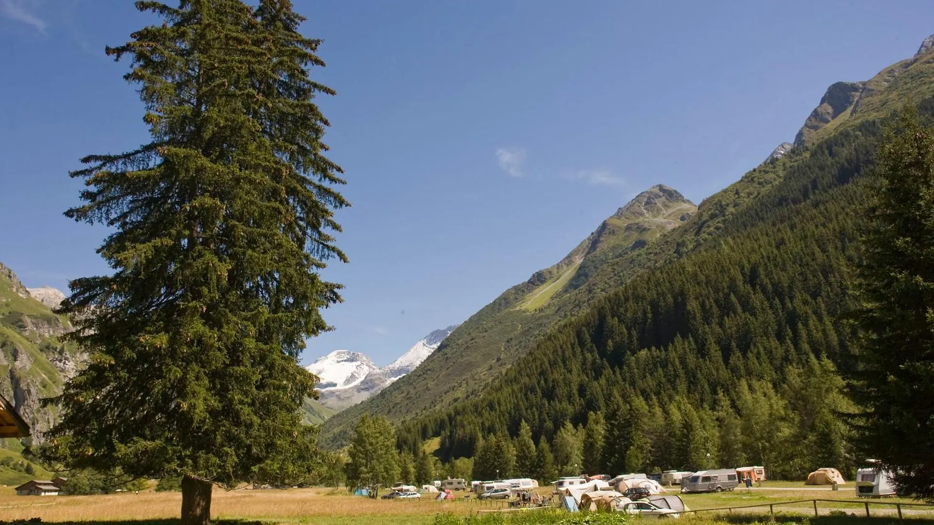 Кемпинг Huttopia Champagny En Vanoise Ла-Плань